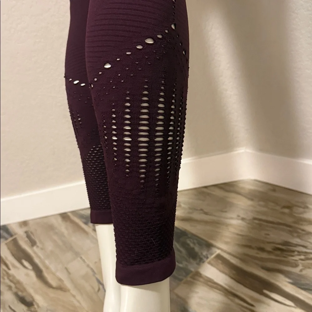 Athleta Halasana Seamless 7/8 Tight Leggings - Picture 12 of 12
